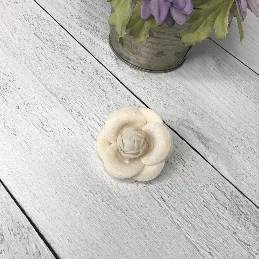Ivory Cream Camellia Flower Pin/Brooch - Picture 5 of 7